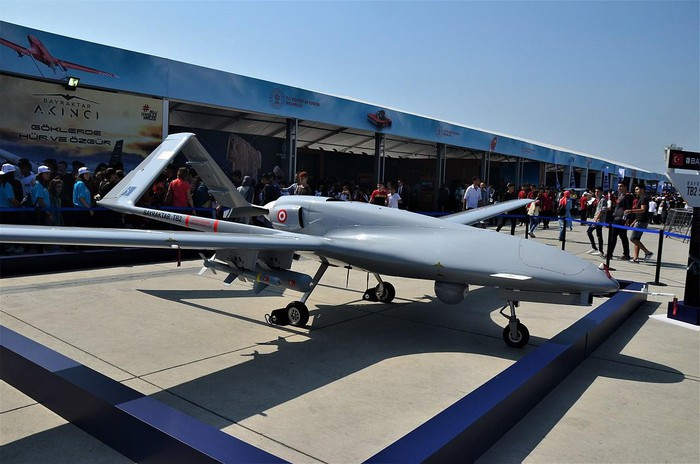 BRP gần đây đã "bất ngờ" biết rằng các động cơ do BRP-Rotax GmbH &amp; Co KG của Áo sản xuất - một công ty con của họ đang được lắp đặt trên máy bay không người lái chiến thuật Bayraktar TB2 của Thổ Nhĩ Kỳ và tham gia tích cực vào cuộc xung đột ở Nagorno-Karabakh.