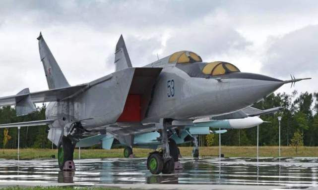 Việc bổ sung số máy bay chiến đấu MiG-25 có ý nghĩa rất lớn đối với Quân đội chính phủ Syria. Mặc dù MiG-25 được phát triển trong thời Chiến tranh Lạnh, nhưng nó được thiết kế để đánh chặn máy bay trinh sát tầm cao của Mỹ, do đó MiG-25 có tốc độ rất cao, đây là lợi thế rất lớn mà ít chiến đấu cơ nào có thể có được.