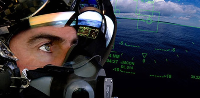 Hiện Mỹ không tiết lộ lý do phát triển mũ mới nhưng theo tiết lộ của Lockheed Martin, mũ thế hệ III sẽ mang lại cảm giác thoải mái, an toàn hơn cho phi công F-35 trong mọi điều kiện, môi trường khắc nghiệt nhất. Chỉ với thông tin này cũng đủ cho thấy, rõ ràng chiếc mũ phiên bản tiêu chuẩn hiện nay của F-35 không đáp ứng được yêu cầu đề ra.