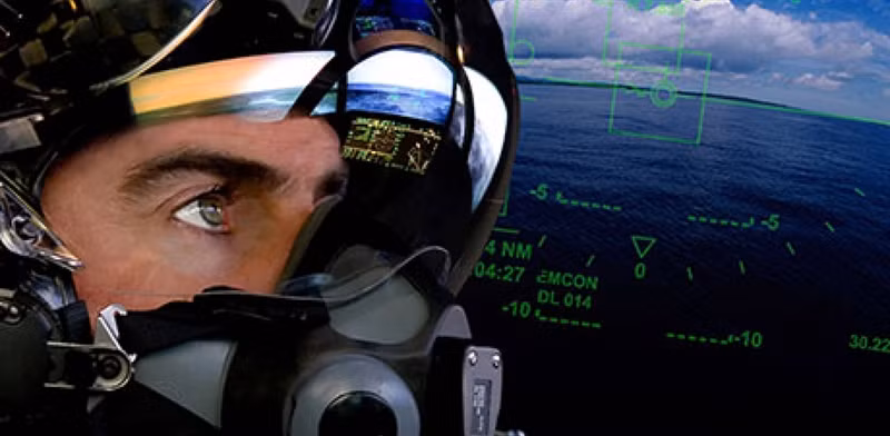 Hiện Mỹ không tiết lộ lý do phát triển mũ mới nhưng theo tiết lộ của Lockheed Martin, mũ thế hệ III sẽ mang lại cảm giác thoải mái, an toàn hơn cho phi công F-35 trong mọi điều kiện, môi trường khắc nghiệt nhất. Chỉ với thông tin này cũng đủ cho thấy, rõ ràng chiếc mũ phiên bản tiêu chuẩn hiện nay của F-35 không đáp ứng được yêu cầu đề ra.