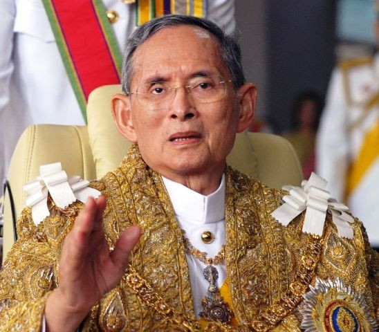 Sau khi Quốc vương Bhumibol Adulyadej qua đời năm 2016, chính quyền quân sự khẳng định địa vị của ông Vajiralongkorn là người kế vị làm vua Thái Lan. Ảnh: SU.