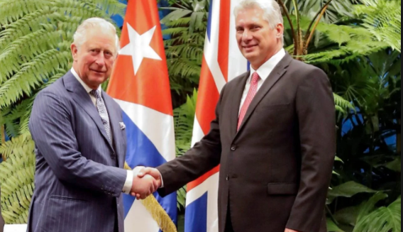Ngày 25/3, Chủ tịch Cuba Miguel Diaz-Canel (phải) đã tiếp đón Thái tử Charles và phu nhân Camilla tại Cung Cách mạng. Ảnh: Telegraph.