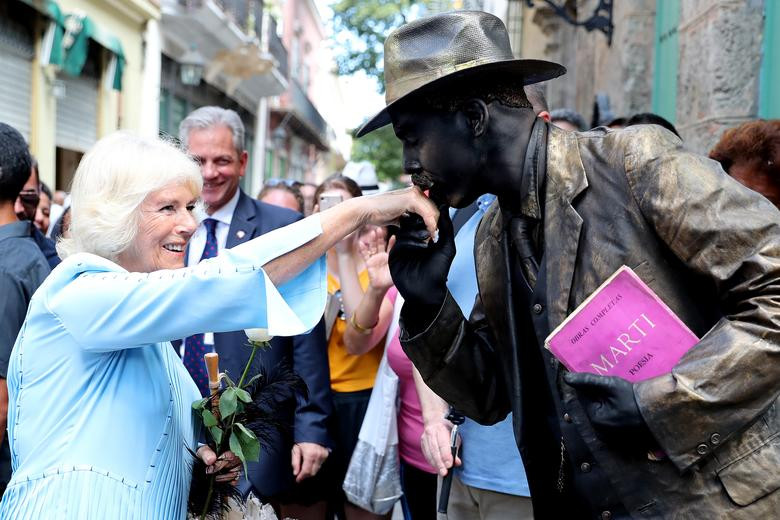 Công tước Camilla trong chuyến tham quan khu La Habana Cổ.