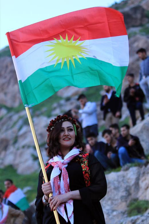 Một người phụ nữ Kurd tham gia lễ hội. Mời độc giả xem thêm video: Thủ đô Berlin (Đức) rực rỡ đón Lễ Giáng sinh và Năm mới (Nguồn: VTC14)