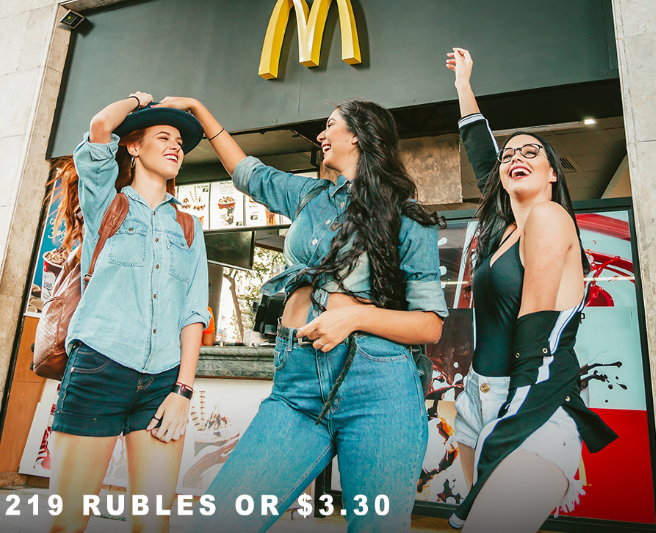 Bữa trưa (gồm bánh mỳ kẹp, khoai tây chiên và nước uống coca cola) tại một cửa hàng McDonald ở St.Peterburg có giá 3,3 USD.