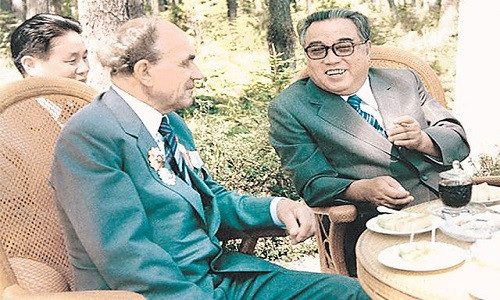 Chuyen doi nguoi hung Lien Xo cuu mang lanh tu Trieu Tien