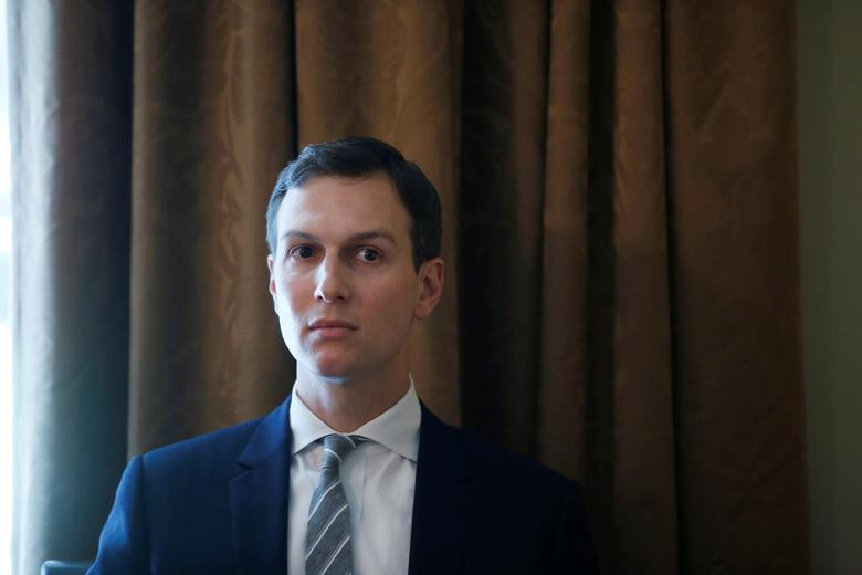 Jared Kushner là cố vấn cấp cao và con rể của Tổng thống Trump. Được biết, Jared là cố vấn từ khi ông Trump còn là ứng viên tổng thống. Jared từng thừa nhận đã tham gia cuộc gặp tại Tháp Trump vào tháng 6/2016 và thảo luận với Sergei Kislyak, Đại sứ Nga khi đó tại Mỹ, về việc thiết lập đường dây liên lạc an toàn tại Đại sứ quán Nga ở thủ đô Washington sau khi ông Trump đắc cử tổng thống tháng 11/2016.