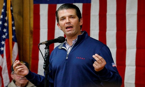 Trong đó, Donald Trump Jr, con trai cả của Tổng thống Trump, được cho là đã sắp xếp cuộc gặp với Natalia Veselnitskaya, một luật sư có liên quan đến Điện Kremlin, và những người Nga khác tại Tháp Trump ở New York (Mỹ) hồi tháng 6/2016. Những người Nga này được cho là đã cung cấp thông tin gây bất lợi về bà Clinton, ứng viên tổng thống của Đảng Dân chủ năm 2016.