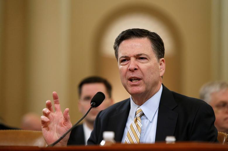 Tổng thống Trump đã sa thải Giám đốc Cục Điều tra Liên bang Mỹ (FBI) James Comey vào tháng 5/2017. Khi đó, ông Comey đang dẫn đầu cuộc điều tra nghi án Nga can thiệp cuộc bầu cử Mỹ năm 2016 và khả năng chiến dịch tranh cử của ông Trump thông đồng với Moscow.