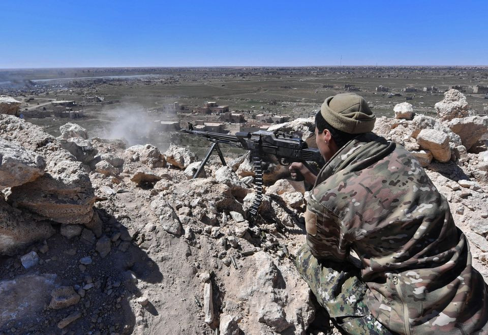 Theo The Sun, chỉ còn vài trăm chiến binh IS đang cố thủ tại khu vực này.