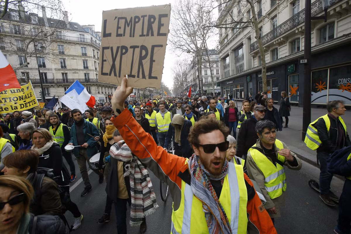 Hinh anh thu do Paris chim trong khoi lua tuan thu 19-Hinh-12