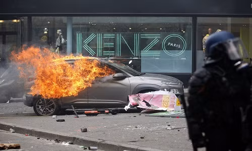 Hinh anh thu do Paris chim trong khoi lua tuan thu 19-Hinh-8