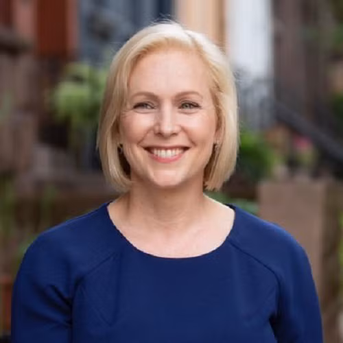 Như vậy, bà Gillibrand sẽ cùng hơn 10 thành viên khác trong Đảng Dân chủ bước vào cuộc "cạnh tranh" để giành được sự đề cử trở thành đại diện của đảng này tham gia cuộc bầu cử tổng thống vào tháng 11/2020. Ảnh: Twitter.