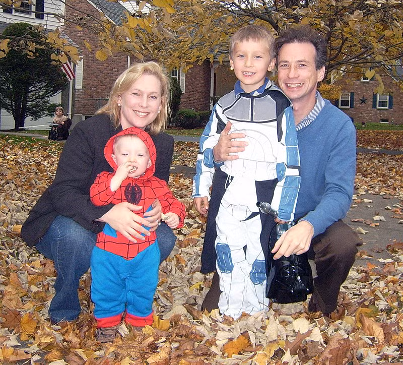 Nu nghi si My tuyen bo tranh cu Tong thong 2020 la ai?-Hinh-10