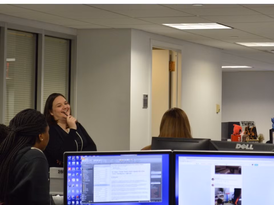 Vào giữa buổi chiều, King gặp hai sếp của cô và người đặt lịch làm việc để biết chính xác khách mời tham gia chương trình và những nội dung chủ đề đang làm. Vào lúc 16 giờ, đội ngũ The 11th Hour họp để thực hiện kế hoạch và phân công nhiệm vụ.