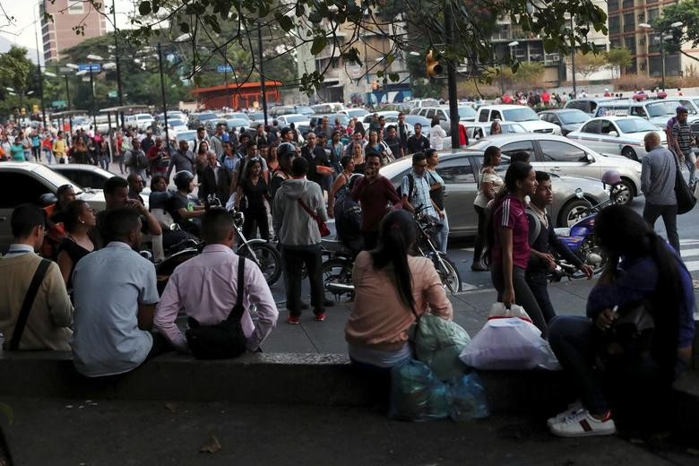 Người dân Venezuela tràn ra đường đi bộ ở thủ đô Caracas ngày 7/3. Mời độc giả xem thêm video: Nền y tế Venezuela khủng hoảng vì bác sĩ rời bỏ đất nước (Nguồn: VTC14)