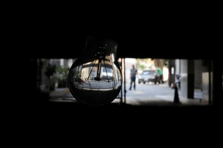 Khung cảnh nhìn từ bên trong một bãi đỗ xe trong đợt cắt điện hôm 8/3.