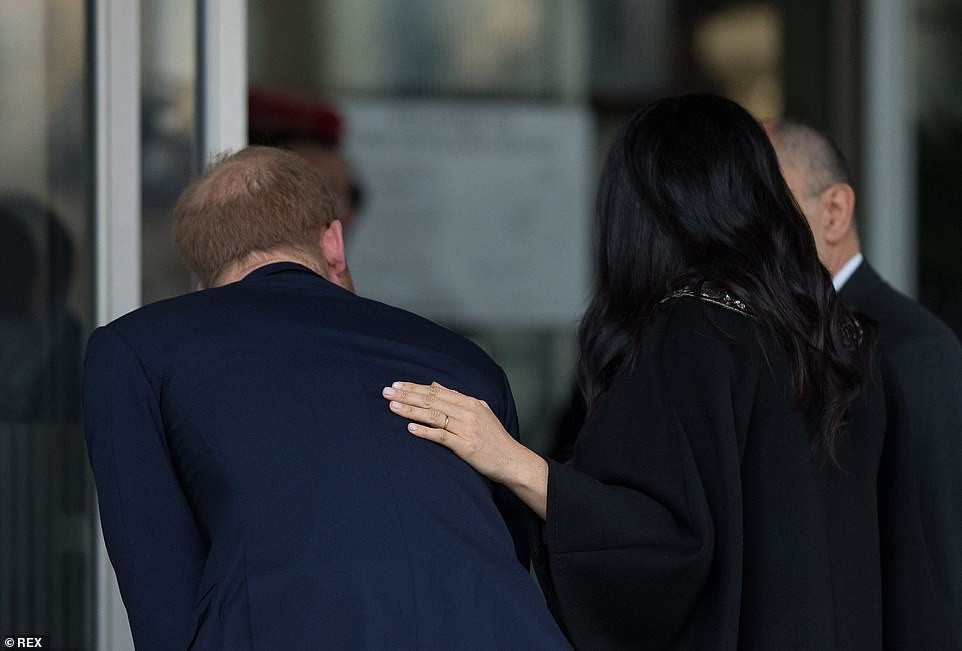 Được biết, sau khi vụ tấn công xảy ra, vợ chồng Hoàng tử Harry và vợ chồng Hoàng tử William đã ra tuyên bố chung, trong đó lên án vụ xả súng kinh hoàng này.