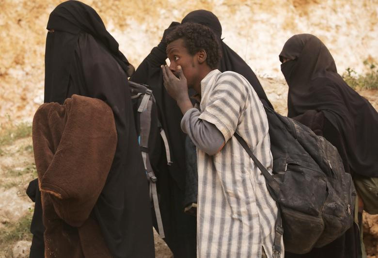 Được biết, hàng trăm tay súng IS đã đầu hàng lực lượng SDF để rời khỏi Baghouz.