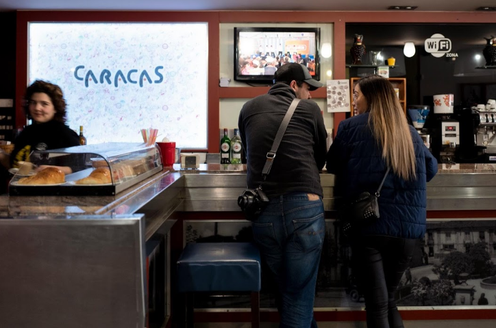 Can canh cuoc song moi cua nguoi dan Venezuela o Chau Au-Hinh-11