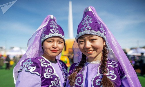 Ve dep cua phu nu Kazakhstan trong le hoi mung nam moi