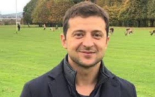 Từ năm 17 tuổi, Volodymyr Zelensky đã gia nhập một nhóm hài địa phương để dự thi và từng giành giải thưởng trong các cuộc thi hài. Ảnh: Naaju.