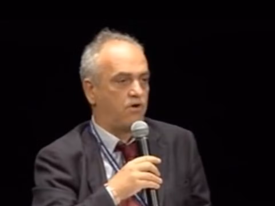 Ông Paolo Dieci là người sáng lập Ủy ban quốc tế vì phát triển con người, một tổ chức phi chính phủ của Italy.