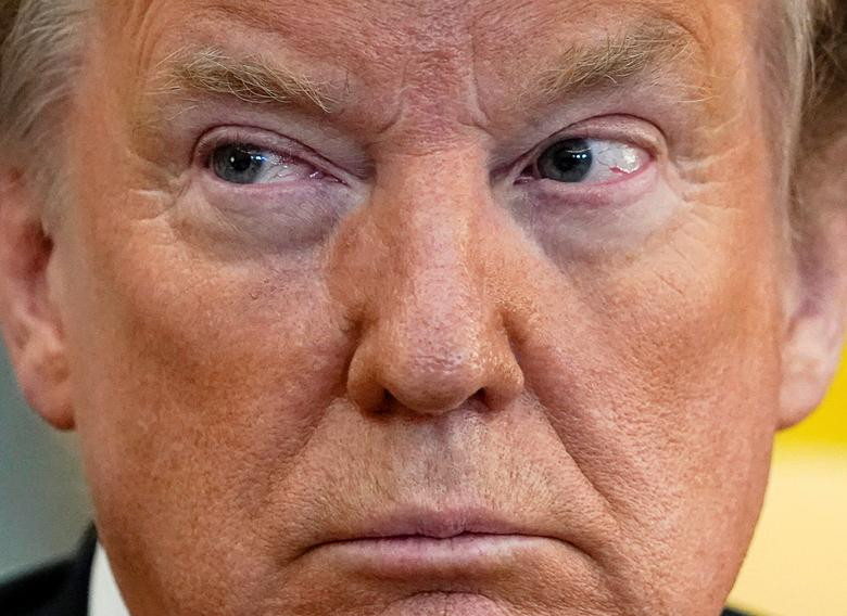 Tổng thống Trump trong cuộc gặp với người đồng cấp Brazil tại Phòng Bầu dục của Nhà Trắng.