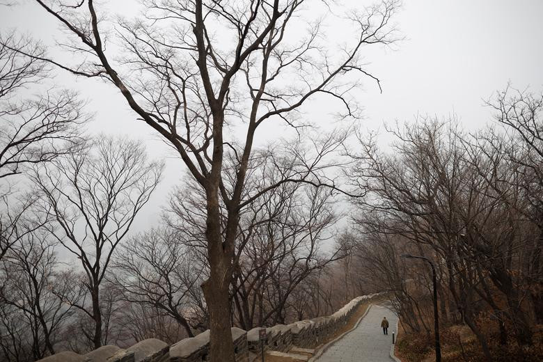 Tổng thống Moon cho hay Hàn Quốc sẽ hợp tác với Trung Quốc để tiến hành một số biện pháp khẩn cấp giảm bụi mịn ở nước này, bao gồm cả làm mưa nhân tạo. Mời độc giả xem thêm video: WHO cảnh báo ô nhiễm không khí là một nguyên nhân chính gây ung thư (Nguồn: VTC14)