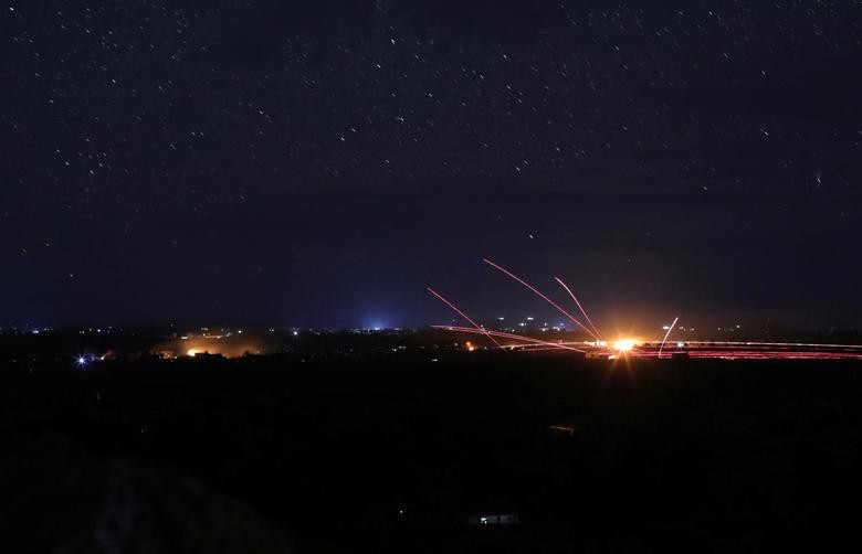 Trong tình trạng không còn nơi nào để rút lui, các tay súng IS còn lại sẽ chỉ còn hai lựa chọn, đó là chiến đấu đến cùng để trốn thoát hoặc đầu hàng lực lượng SDF.