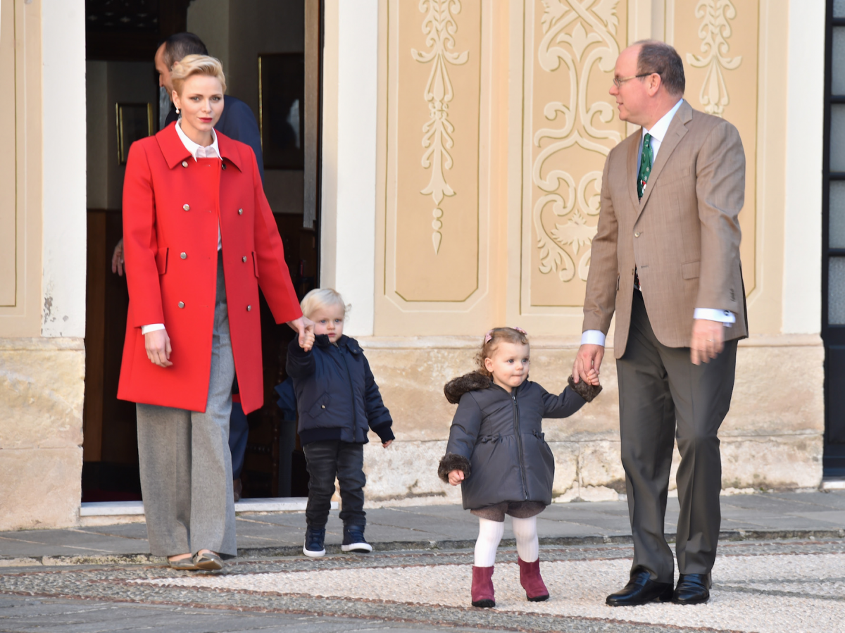 Hoàng tử Albert II của Monaco có tài sản rong 1 tỷ USD. Ông sở hữu một bộ sưu tập xe hơi cổ, bộ sưu tập tem giá trị và một dinh thự mua năm 2016 với giá khoảng 754.000 USD tại khu vực Philadelphia,...Ảnh: BI. Mời độc giả xem thêm video: Bốn thế hệ Hoàng gia Anh cùng chụp ảnh sau 120 năm (Nguồn: VTC14)