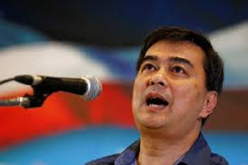 Ông Abhisit là công dân mang hai quốc tịch Thái và Anh, có thể nói lưu loát cả tiếng mẹ đẻ và tiếng Anh. Ảnh: Nikkei.