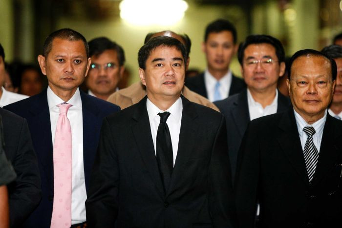 Ông Abhisit sinh ngày 3/8/1964 tại Wallsend, Anh. Ông từng theo học trường Eton và lấy bằng cử nhân và thạc sĩ tại Đại học Oxford. Ảnh: ABC.