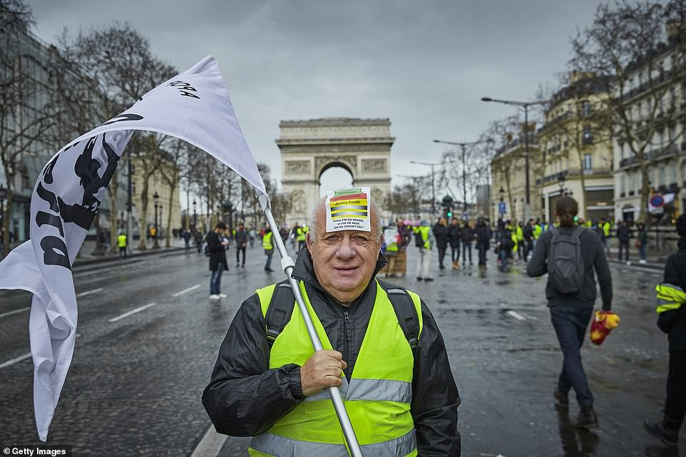 Theo hãng thông tấn Reuters, Bộ Nội vụ Pháp cho biết tổng cộng khoảng 28.600 người đã tham gia biểu tình trên toàn nước Pháp ngày 9/3, với 3.000 người ở thủ đô Paris. Ảnh: Getty.