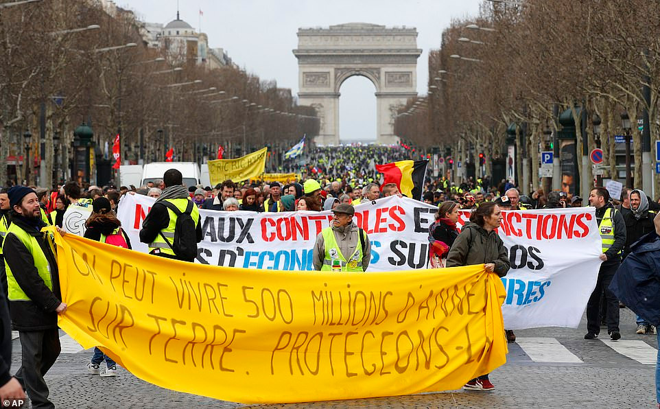Đây là đợt biểu tình có quy mô nhỏ nhất kể từ khi bùng phát hồi đầu tháng 11/2018. Ảnh: AP.