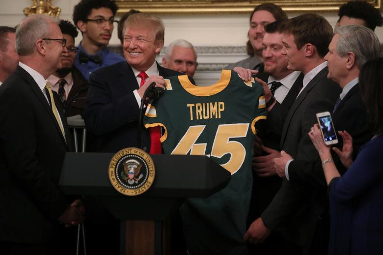 Tong thong Trump lai moi khach Nha Trang an hamburger-Hinh-11