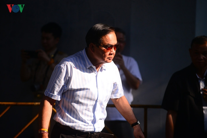 Sau khi bỏ phiếu, ông Prayuth nói: “Hôm nay, tôi đi bầu cử với quyền công dân như bao nhiêu người khác, tôi hy vọng mọi người cũng sử dụng quyền công dân để đưa ra tiếng nói của mình”.