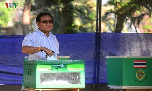 Nếu trở thành thủ tướng tại nhiệm kỳ mới, dự đoán ông Prayuth sẽ gặp rất nhiều khó khăn trong việc điều hành chính phủ mới với thiểu số tại Hạ viện.