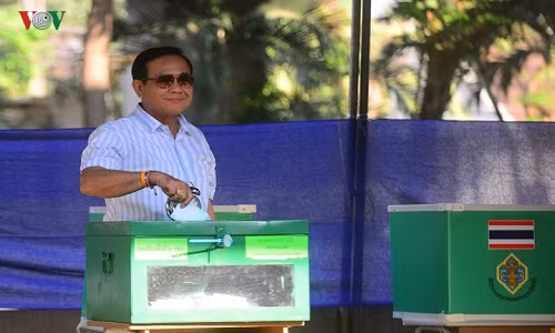 Nếu trở thành thủ tướng tại nhiệm kỳ mới, dự đoán ông Prayuth sẽ gặp rất nhiều khó khăn trong việc điều hành chính phủ mới với thiểu số tại Hạ viện.