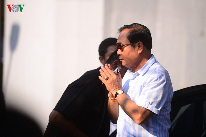 Khoảng 8h30 sáng nay, ông Prayuth Chan-ocha, Thủ tướng đương nhiệm của Thái Lan đã cùng đoàn tuỳ tùng tới khu vực bầu cử số 6, Pradipat ở Bangkok để bỏ phiếu.