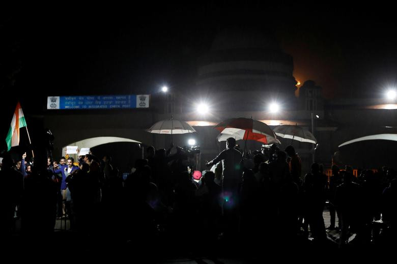 Chan dung phi cong An Do vua duoc Pakistan tha ve nuoc-Hinh-10