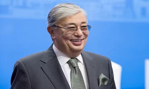 Phát biểu tại lễ nhậm chức, ông Tokayev dành nhiều lời ca ngợi cựu Tổng thống Nursultan Nazarbayev, đồng thời đề xuất đổi tên thủ đô Astana thành Nursultan để vinh danh Tổng thống đầu tiên của đất nước - ông Nursultan Nazarbayev. Ảnh: VK.