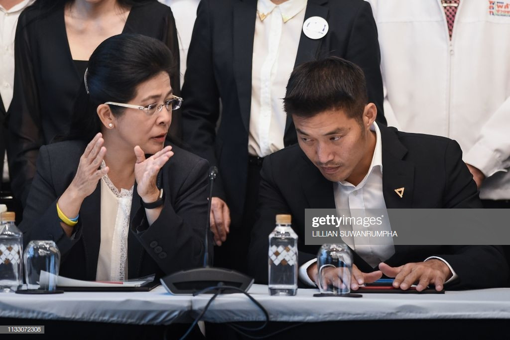 Tháng 10/2018, bà được bổ nhiệm làm Chủ tịch Đảng Pheu Thai và hiện đang là ứng viên Thủ tướng Thái Lan, "cạnh tranh" với đương kim Thủ tướng Prayuth Chan-ocha. Ảnh: Getty.