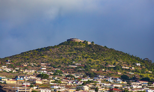 Đảo Saint Helena do Joao da Nova, một nhà hàng hải người Bồ Đào Nha, phát hiện vào năm 1502. Kể từ đó, nơi này trở thành điểm dừng chân cho các tàu thuyền di chuyển từ Châu Á và Nam Phi đến Châu Âu.