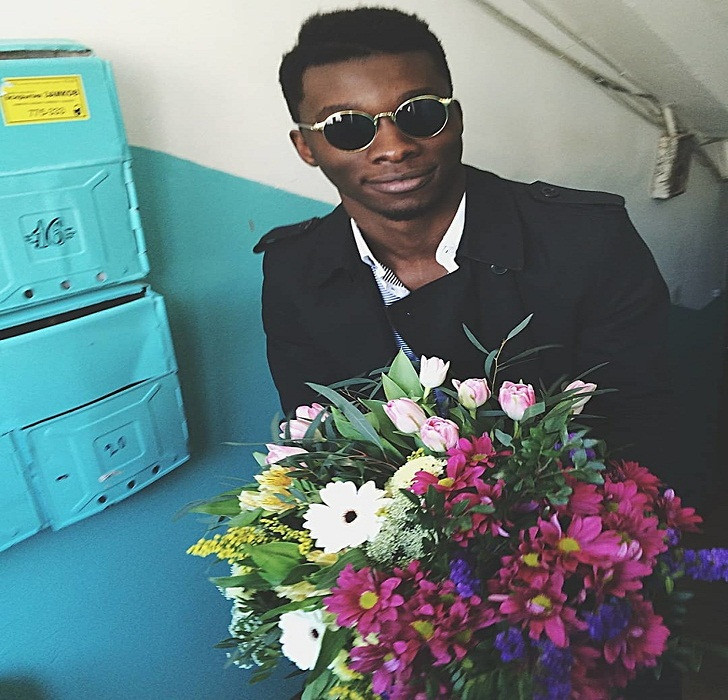 Ở Nigeria không có truyền thống tặng hoa cho phữ và thực sự rất khó tìm thấy hoa ở quốc gia Châu Phi này.