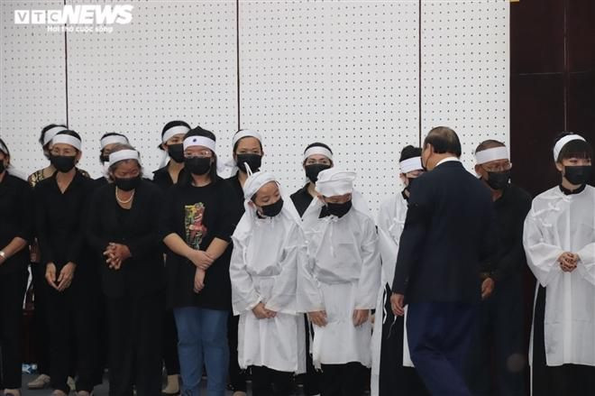 Thủ tướng Nguyễn Xuân Phúc chia buồn cùng tang quyến. 