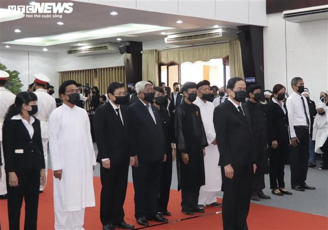 Chủ tịch Ủy ban Trung ương MTTQ Việt Nam Trần Thanh Mẫn dẫn đầu Đoàn Ủy ban Trung ương MTTQ Việt Nam vào viếng.