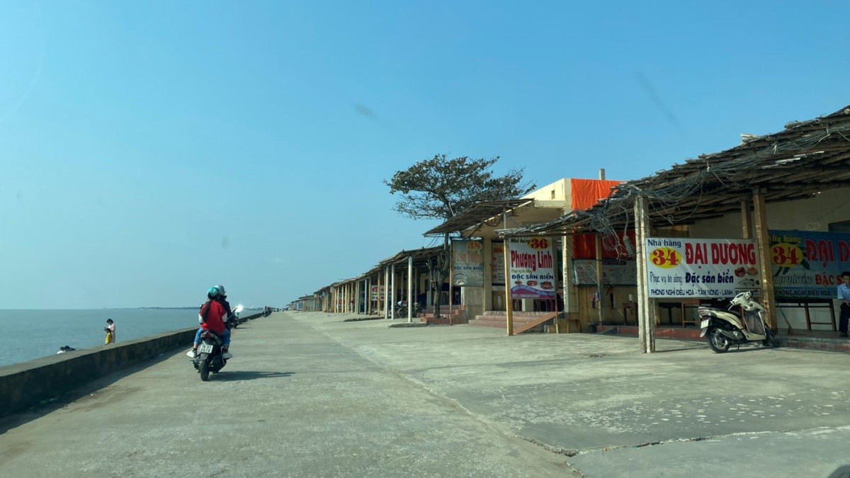 Ngày mồng 3 Tết Tân Sửu, toàn bộ nhà hàng, nhà nghỉ tại khu du lịch Quất Lâm (Nam Định) đóng cửa. Tình trạng ế cẩm kéo dài khiến những người làm dịch vụ ở đây "khóc ròng"