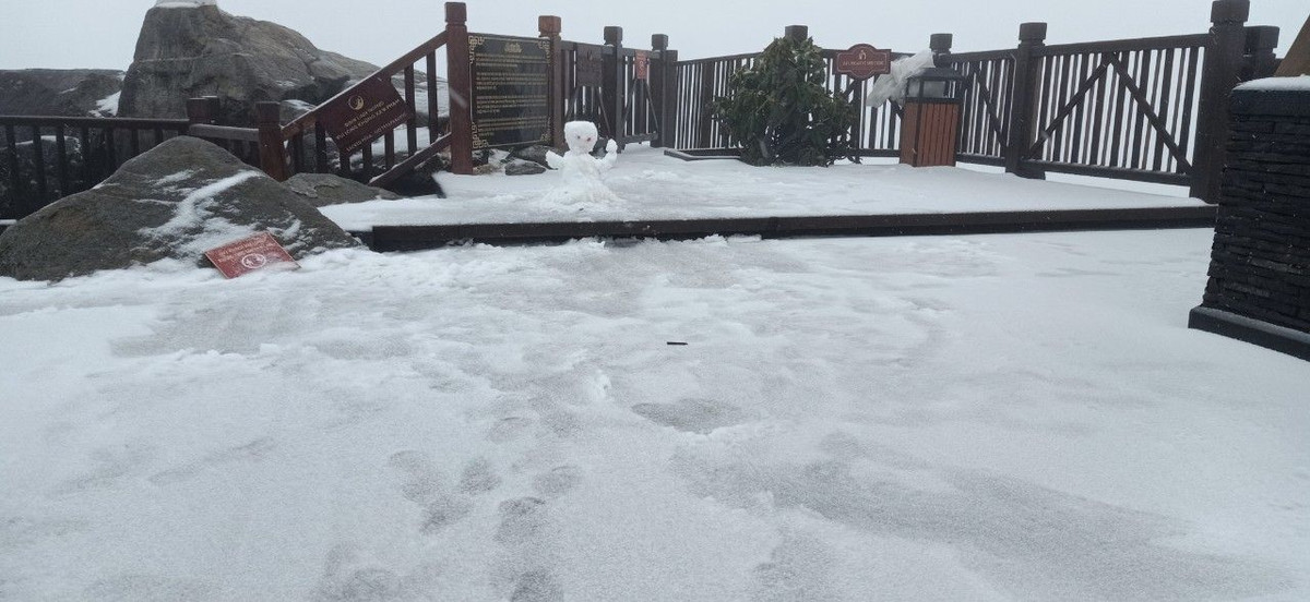 Ở các tỉnh từ Thanh Hóa đến Quảng Bình có mưa, mưa vừa và dông, cục bộ có mưa to với tổng lượng mưa phổ biến 20-50mm/đợt, có nơi trên 60mm/đợt. Trong cơn dông có khả năng cao xảy ra lốc, sét, mưa đá và gió giật mạnh.