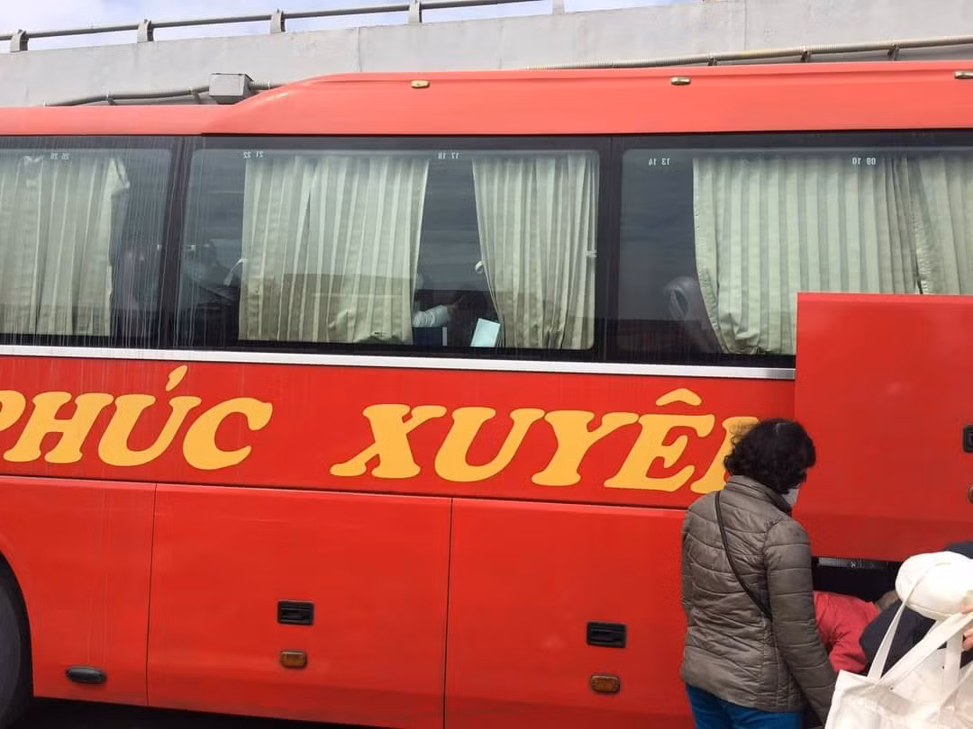 Bi to nhoi nhet, ep gia giua dich COVID-19: GD hang xe Phuc Xuyen noi gi?